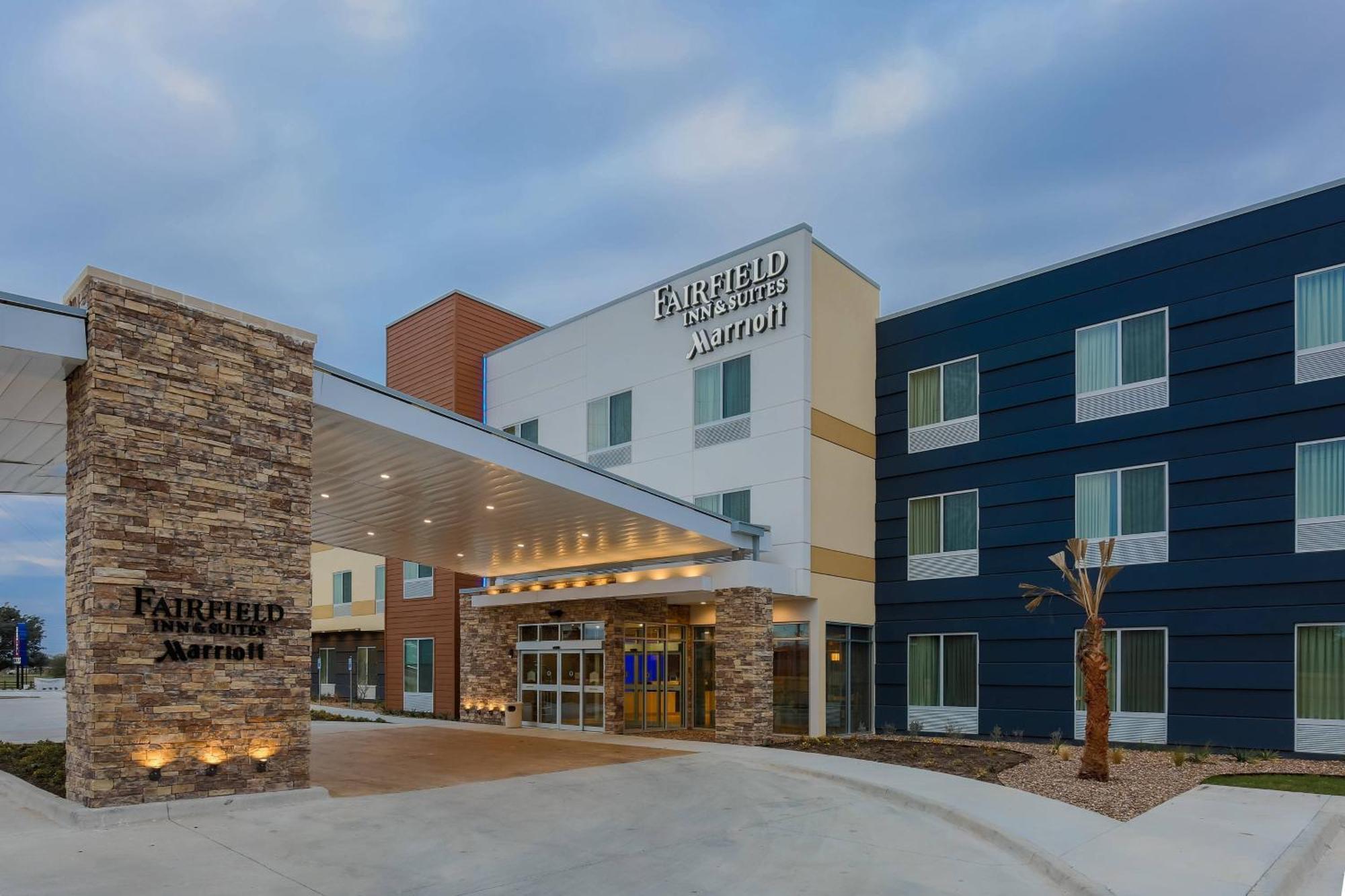 Fairfield Inn & Suites By Marriott Cuero Exterior photo